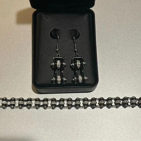 Jewelry - Chain earrings with matching Braclet